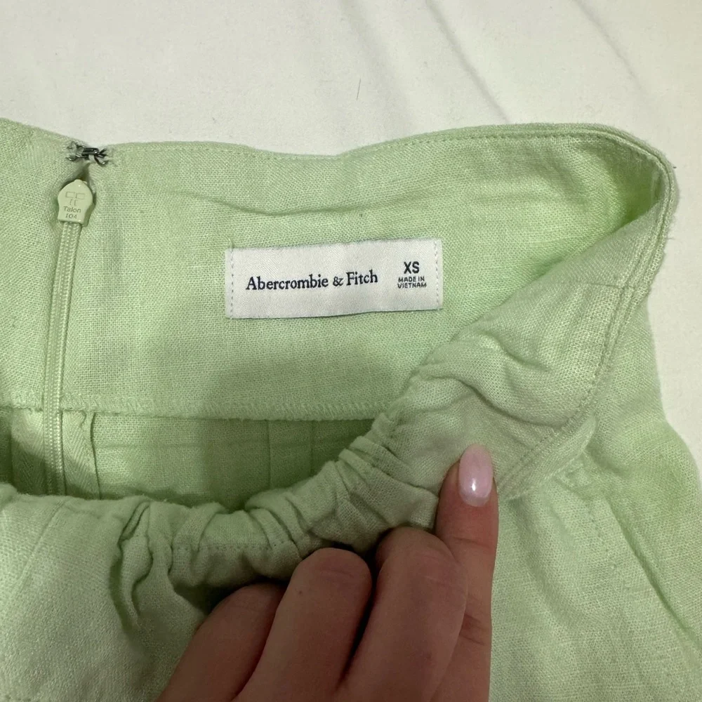 Abercrombie Linen Paper-Bag Shorts - Picture 3 of 3
